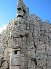 Алтарь Родины, скульптурная композиция на проспекте Монтехо в мексиканской Мериде.