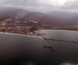 Нефтяной терминал и нефтеперерабатывающий завод в Пуэрто-Кабельо, самого крупного порта Венесуэлы.