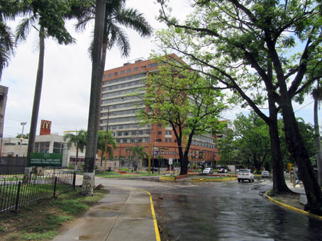 Гостиница Embassy Suits by Hilton в Валенсии.