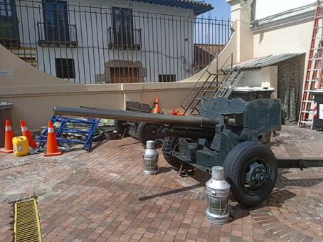 Во дворике Военного Музея в Боготе.