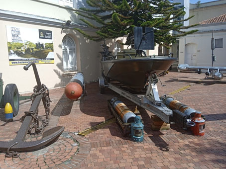 Во дворике Военного Музея в Боготе.