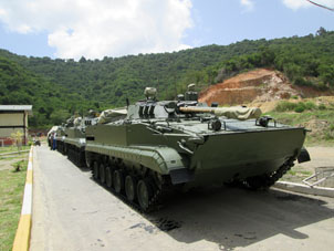 А это вид на БМП-3, если слезть с него.