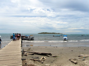 Впереди синее Карибское море.
