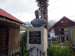 Памятник Агустину Кодацци, географу-исследователю Южной Америки.