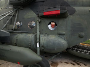 Это я зашёл в вертолёт Ми-17В5 моей собственноручной сборки (бортовой номер EBV-07096, заводской 862М06).