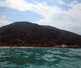 Пляж Катика в бухте Ката.