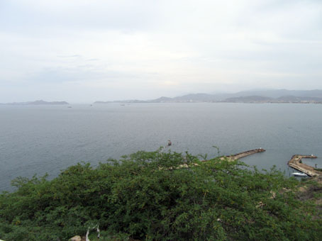 Вид на Пуэрто Ла Крус с верхней дороги.