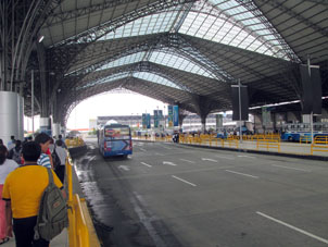 Метровский автовокзал мне напомнил некоторые станции настоящего метро.