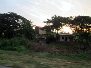 Напоследок ещё удалось снять сельские домики, и потом стало совсем темно.