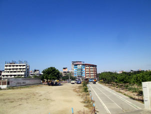 В городе Манте.