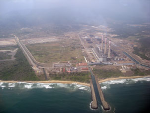 Нефтехимический завод в Мороне.