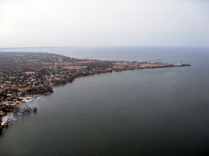 На восточном берегу озера Маракайбо находится маленький городок Пунта де Лейва.