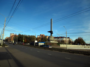 Puente a través del río Oká en la ciudad de Kaluga.