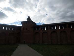 Torre y muralla sureña del Kremlin de Kolomna.