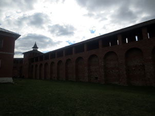 Torre y muralla sureña del Kremlin de Kolomna.