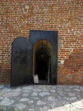 Entrada en una torre del Kremlin (alcázar) de Kolomna.