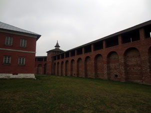 Torre y muralla sureña del Kremlin de Kolomna.