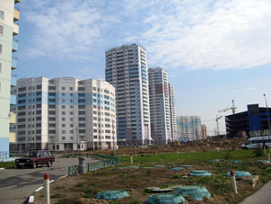 Casas nuevas en la calle Brusílova.