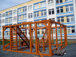 Cancha en el patio de la escuela Nº2109.
