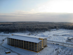 En invierno, Moscú siempre está cubierta con nieve.
