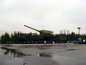 Artillería sobre plataforma ferrocarril de la Segunda Guerra Mundial en el Parque de la Victoria.