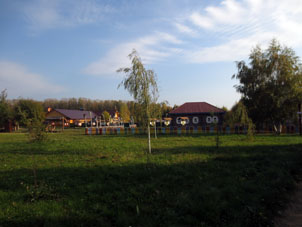 en el recinto cognoscitivo turístico "Russki Park" en la periféria de la ciudad de Pereslavl' Zalesski.