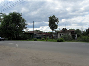 Casa particular antigua rusa de madera en la ciudad de Pereslavl' Zalesski. 