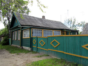 Casa particular típica en estilo ruso en la ciudad de Pereslavl' Zalesski. 