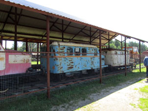 Autobuses transformados para movimiento por ferrocarril.
