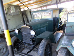 Exposición de transporte automóvil antiguo.