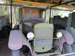 Exposición de transporte automóvil antiguo.