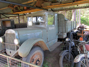Exposición de transporte automóvil antiguo.