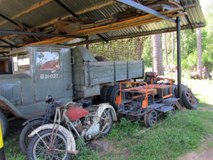 Exposición de transporte automóvil antiguo.