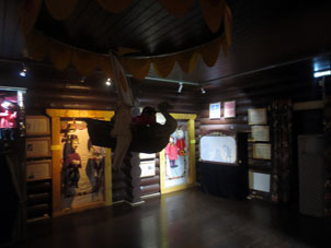 En el museo de proverbios y de Petrushka (payaso Pedro).