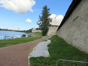 Orilla del río Velíkaya.