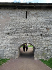 Paso en la muralla del otro lado.