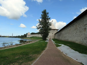 Orilla del río Velíkaya.