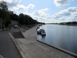 Malecón del río Velíkaya.