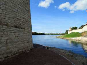 Confluencia del río Pskova al Velíkaya.