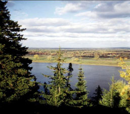 Vista al río Kama en otoño.
