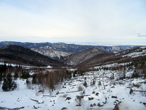Vista a la llanura y estepa (pradera) desde la montaña Gládeñkaya.