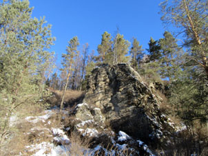 Roca en las montañas Sayany.