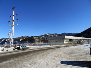 Planta hidroeléctrica de Mayana está situada entre la orilla de Jakasia y la de Krasnoyarska.