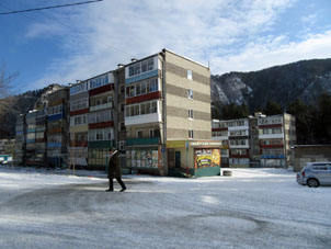 Área residencial en la población Cheryómushki donde viven los empleados de la planta hidroeléctrica Sayano-Shúhenskaya.