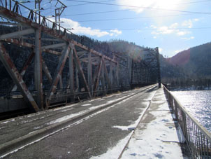 Puente a través de Enisey (Yenisei).