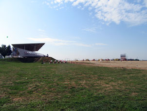 Vista de la tribuna A del lado.