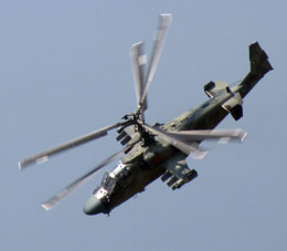 El helicóptero Ka-52 también mostró su maniobrabilidad.