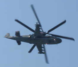 El helicóptero Ka-52 también mostró su maniobrabilidad.