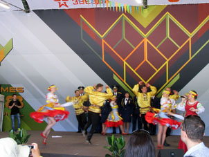 Concierto del colectivo bailador de Fuerza Aérea y Cósmica en la Casa de Amistad.