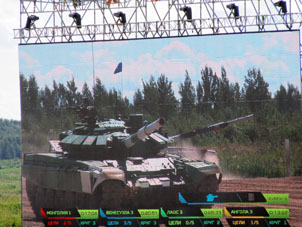 El tanque de Laos pasa cerca.
